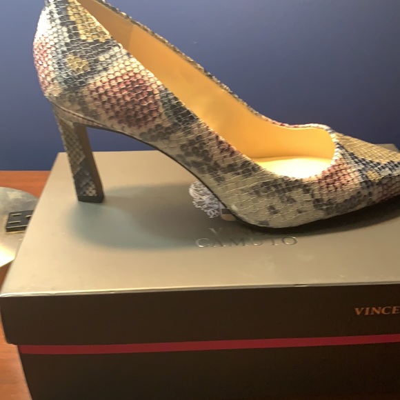 Rare find 11M! Sexy snake print with shades of blues, grays, purple and cream. - Picture 3 of 3